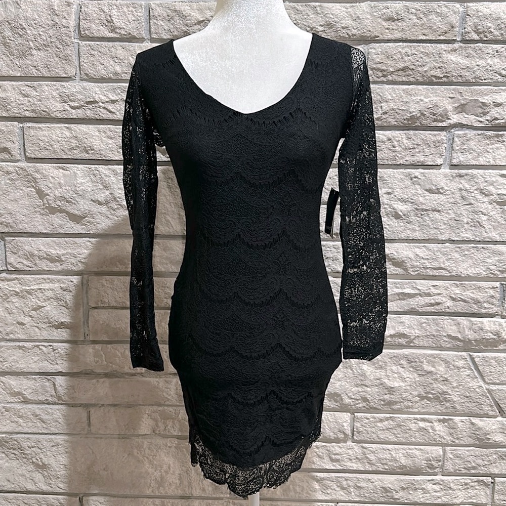 Black lace long-sleeve lined dress